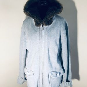 Zip up sweater hoodie.